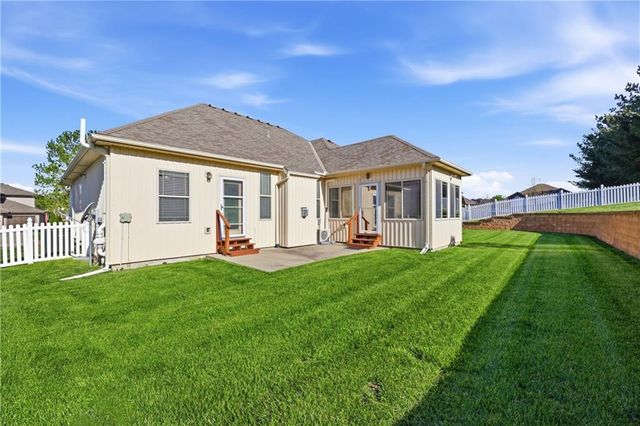 2126 NE Sparta Drive, Blue Springs, MO 64029