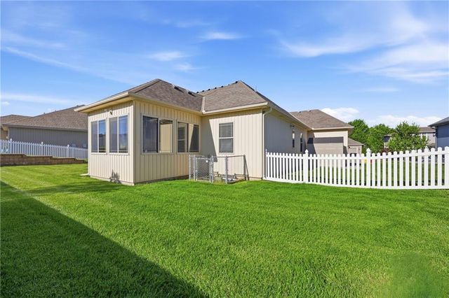 2126 NE Sparta Drive, Blue Springs, MO 64029