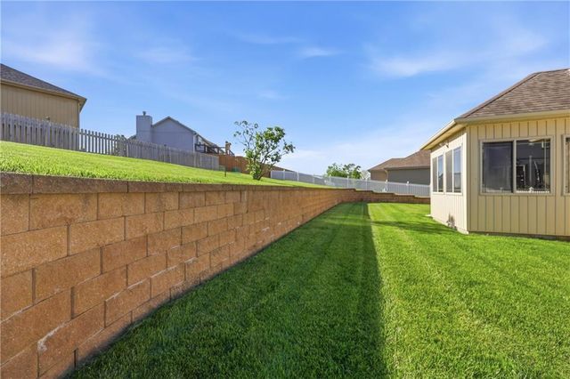 2126 NE Sparta Drive, Blue Springs, MO 64029