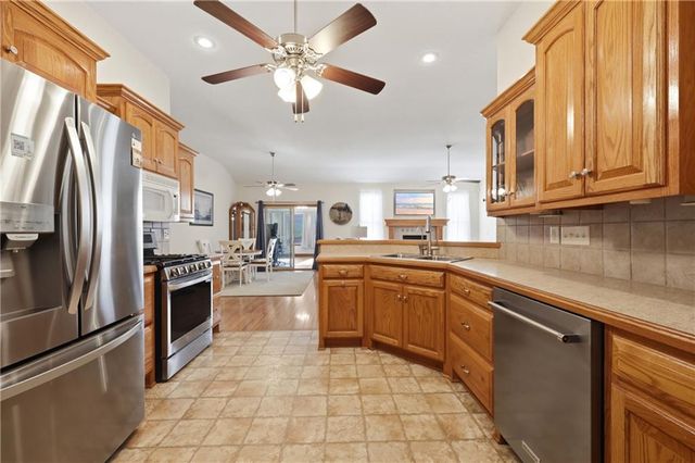 2126 NE Sparta Drive, Blue Springs, MO 64029