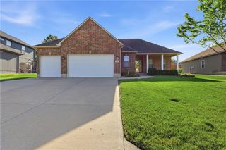 2126 NE Sparta Drive, Blue Springs, MO 64029