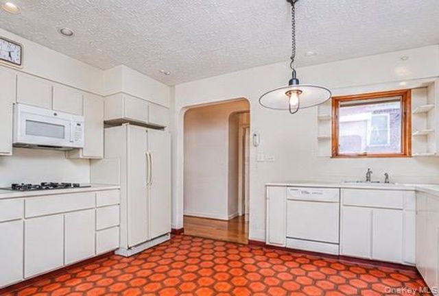 80-07 215th Street, Hollis Hills, NY 11427