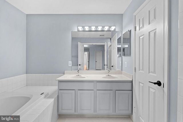 13584 CEDAR RUN LN, Herndon, VA 20171