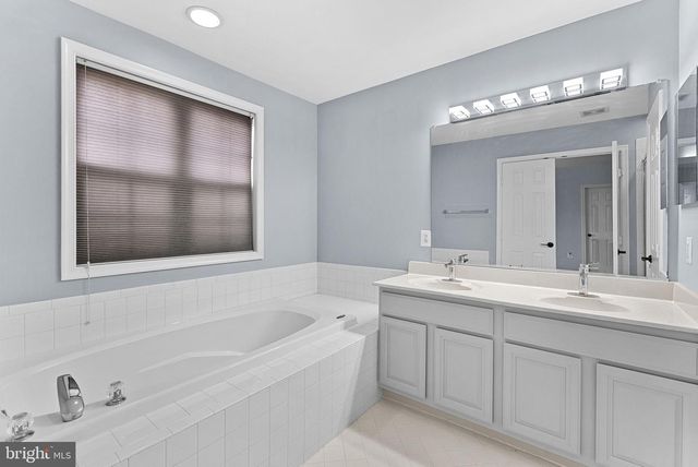 13584 CEDAR RUN LN, Herndon, VA 20171