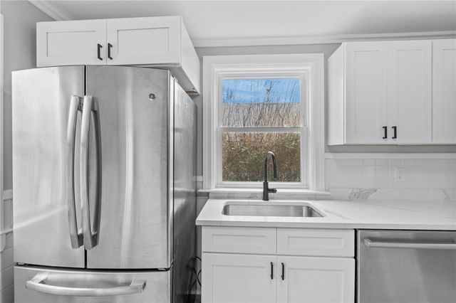 2 Sprague Avenue, East Providence, RI 02915