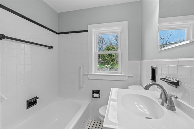 2 Sprague Avenue, East Providence, RI 02915