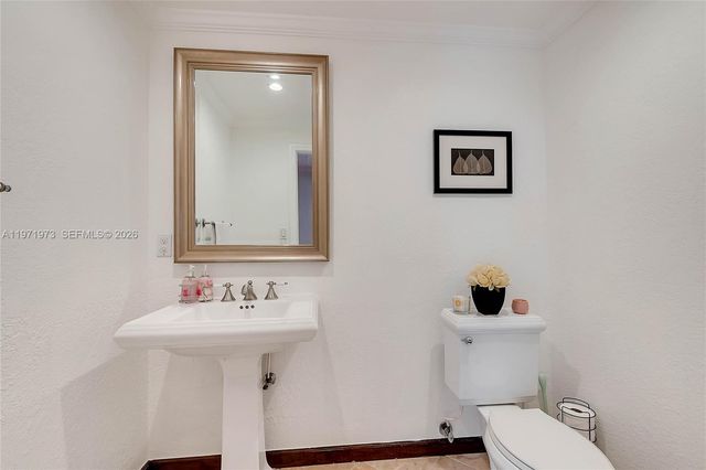 35 SW 20th Rd, Miami, FL 33129