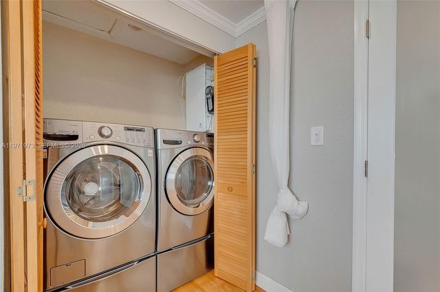 35 SW 20th Rd, Miami, FL 33129