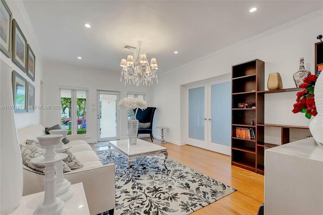 35 SW 20th Rd, Miami, FL 33129