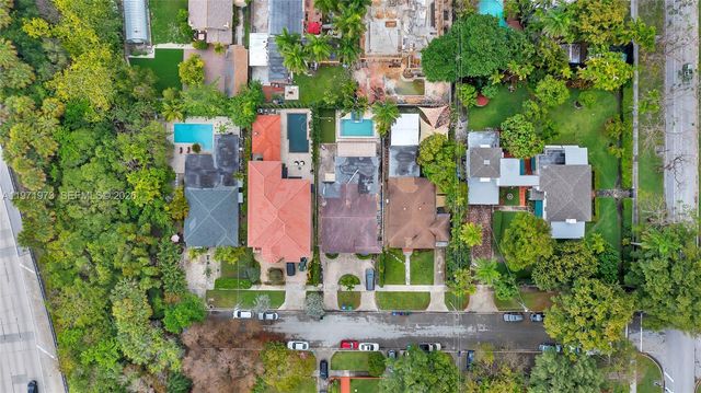 35 SW 20th Rd, Miami, FL 33129