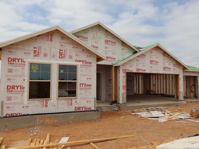 17407 Elder Walnut Drive, Elmendorf, TX 78112