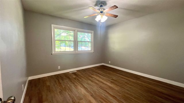 4295 NW 11th Street, Des Moines, IA 50313