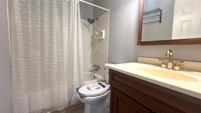 4295 NW 11th Street, Des Moines, IA 50313