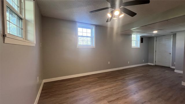 4295 NW 11th Street, Des Moines, IA 50313