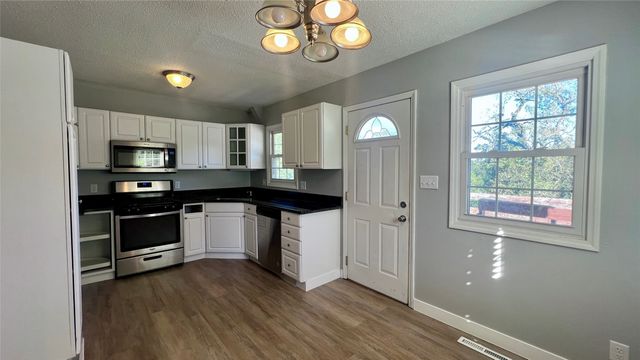 4295 NW 11th Street, Des Moines, IA 50313