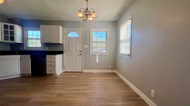 4295 NW 11th Street, Des Moines, IA 50313