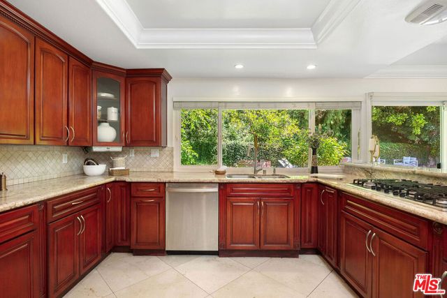2024 San Ysidro Drive, Beverly Hills, CA 90210