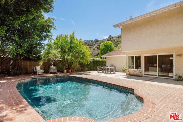 2024 San Ysidro Drive, Beverly Hills, CA 90210