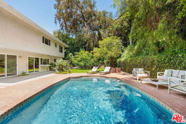 2024 San Ysidro Drive, Beverly Hills, CA 90210