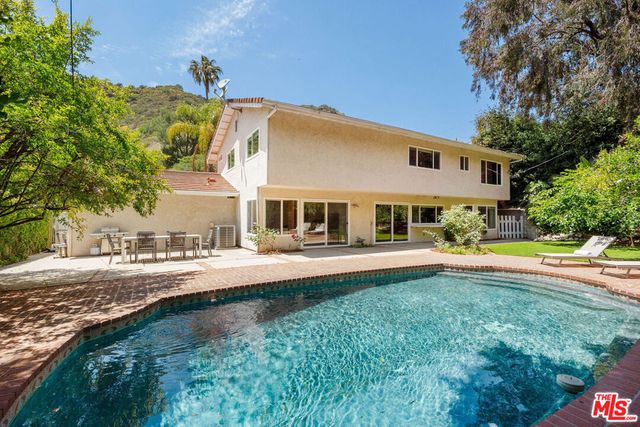 2024 San Ysidro Drive, Beverly Hills, CA 90210