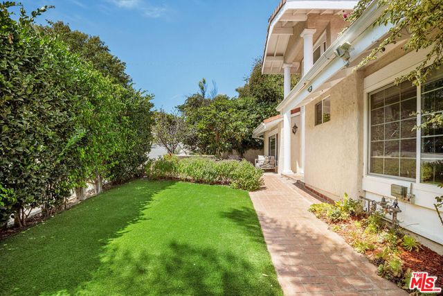 2024 San Ysidro Drive, Beverly Hills, CA 90210