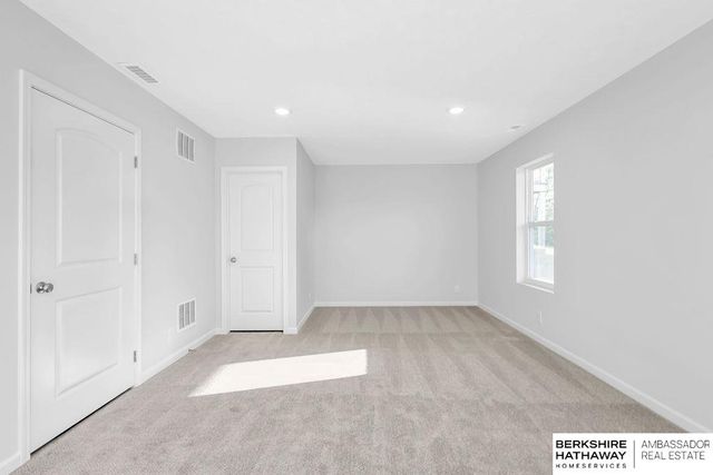9524 S 181 Street, Omaha, NE 68136