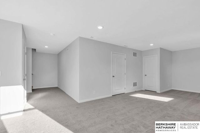 9524 S 181 Street, Omaha, NE 68136