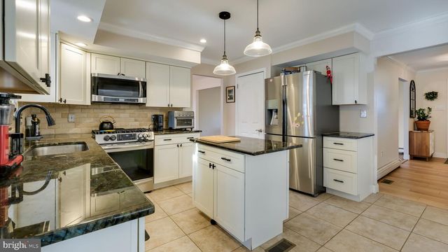 1140 DAYTON DR, Warminster, PA 18974