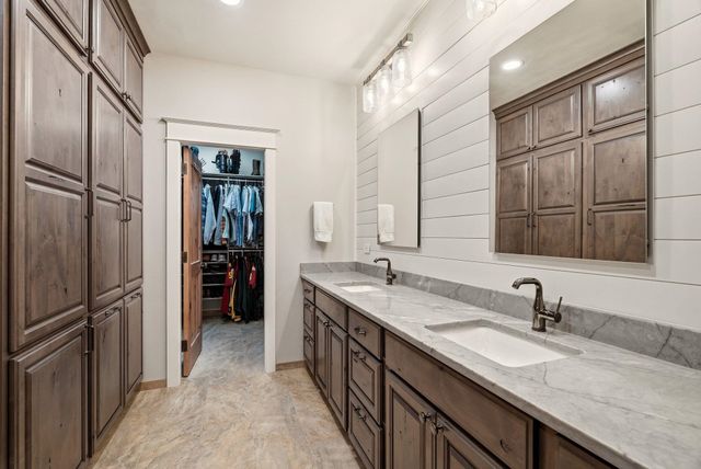 12820 S Fairway Ridge Ln, Spokane, WA 99224