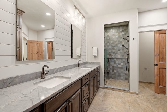 12820 S Fairway Ridge Ln, Spokane, WA 99224