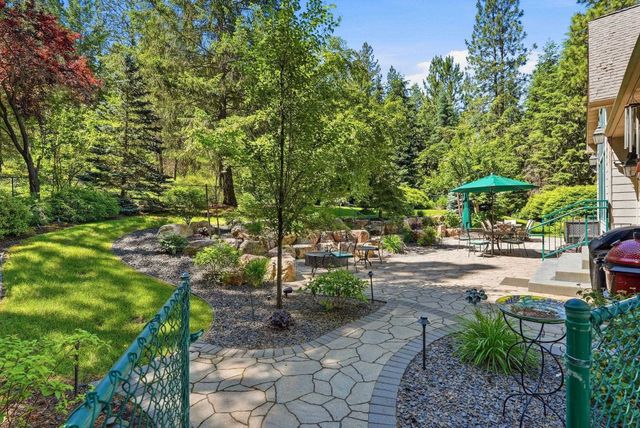 12820 S Fairway Ridge Ln, Spokane, WA 99224