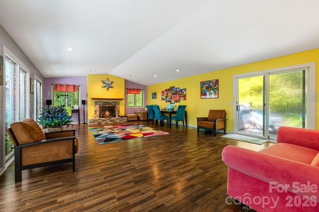 11 Beaumont Drive, Hendersonville, NC 28739