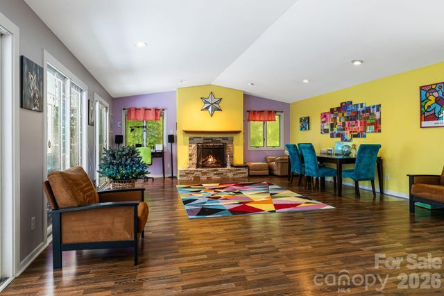11 Beaumont Drive, Hendersonville, NC 28739