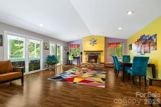 11 Beaumont Drive, Hendersonville, NC 28739