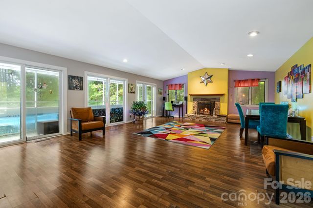 11 Beaumont Drive, Hendersonville, NC 28739