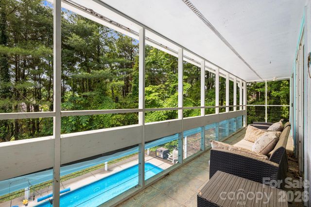 11 Beaumont Drive, Hendersonville, NC 28739