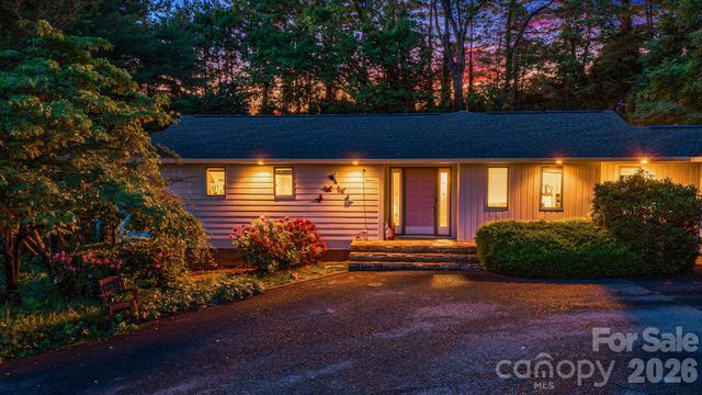 11 Beaumont Drive, Hendersonville, NC 28739