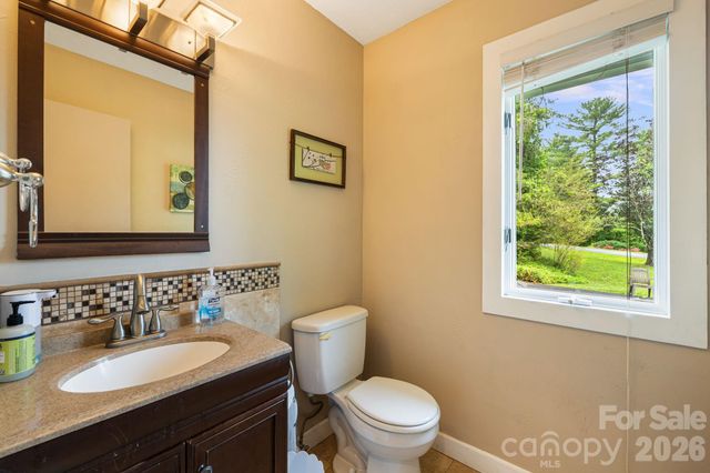 11 Beaumont Drive, Hendersonville, NC 28739