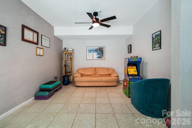 11 Beaumont Drive, Hendersonville, NC 28739