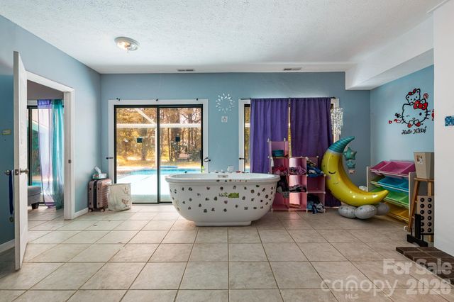 11 Beaumont Drive, Hendersonville, NC 28739