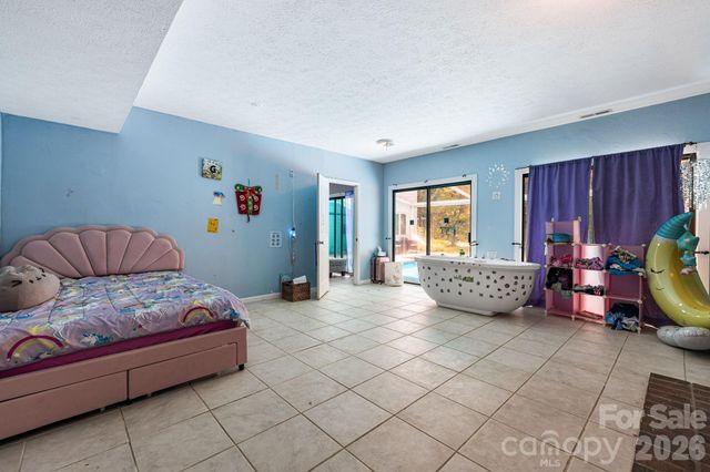 11 Beaumont Drive, Hendersonville, NC 28739
