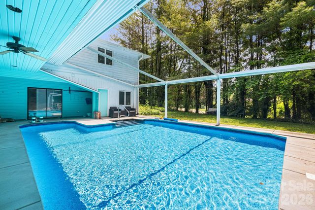 11 Beaumont Drive, Hendersonville, NC 28739