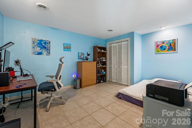 11 Beaumont Drive, Hendersonville, NC 28739