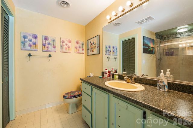 11 Beaumont Drive, Hendersonville, NC 28739