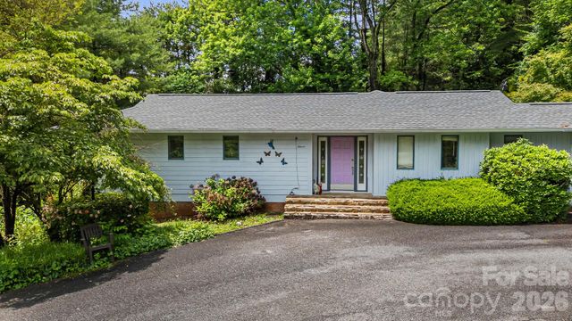 11 Beaumont Drive, Hendersonville, NC 28739