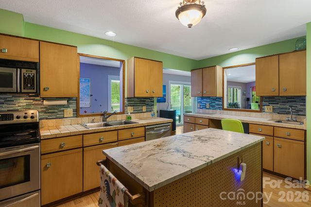 11 Beaumont Drive, Hendersonville, NC 28739