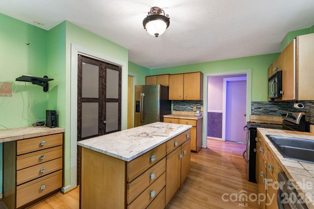 11 Beaumont Drive, Hendersonville, NC 28739