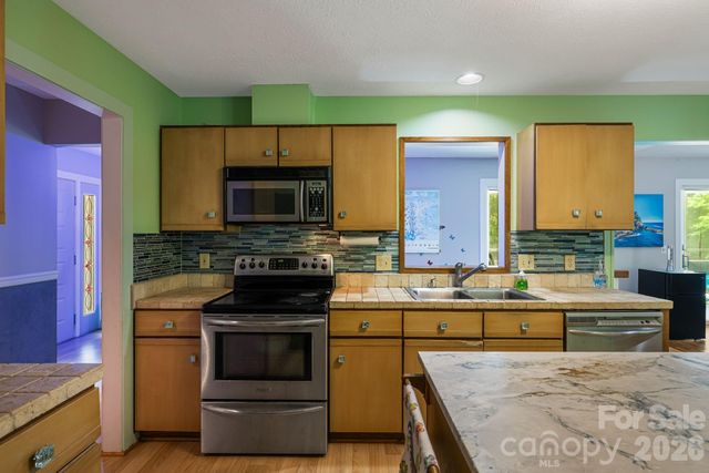 11 Beaumont Drive, Hendersonville, NC 28739