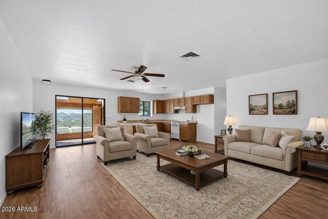 48214 N 33RD Avenue, New River, AZ 85087