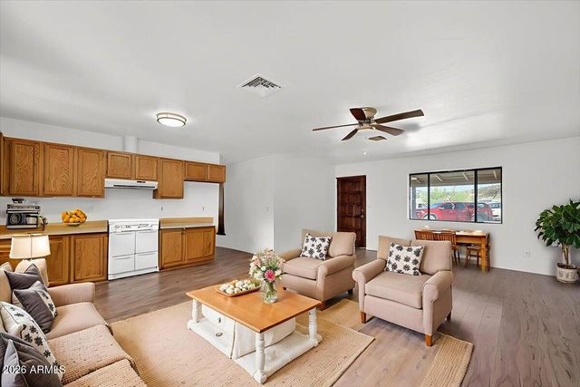 48214 N 33RD Avenue, New River, AZ 85087